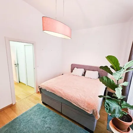 Atmosphere - Modern Flat With Balcony Appartamento Praga