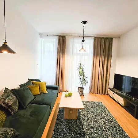 Atmosphere - Modern Flat With Balcony 아파트 *